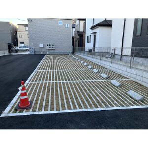 物件外観写真3　(駐車場)