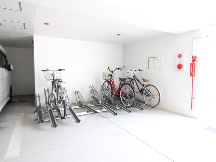 物件外観写真5　(駐輪場)