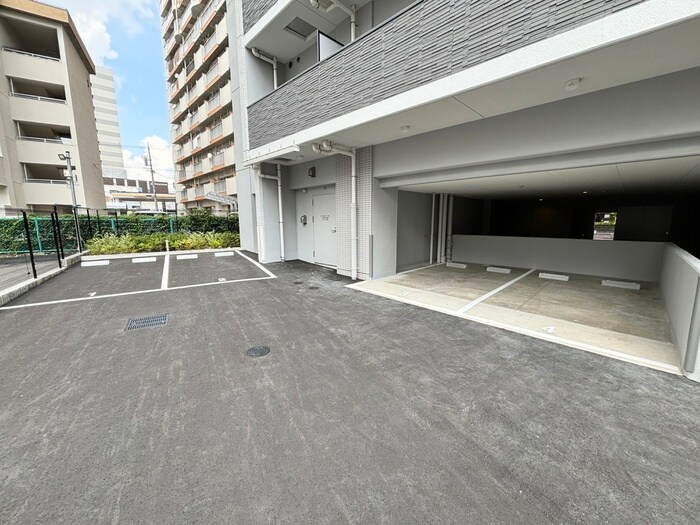 物件外観写真3　(駐車場)