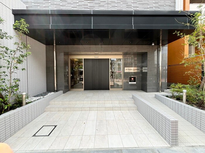 物件外観写真4　(エントランス部分)