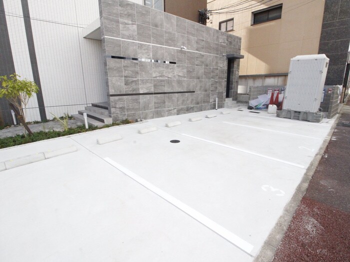 物件外観写真3　(駐車場)