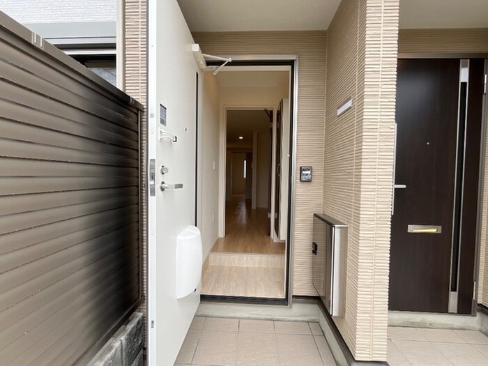 物件内観写真12　(玄関)