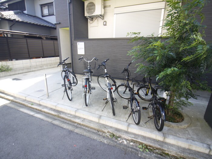 物件外観写真4　(駐輪場)