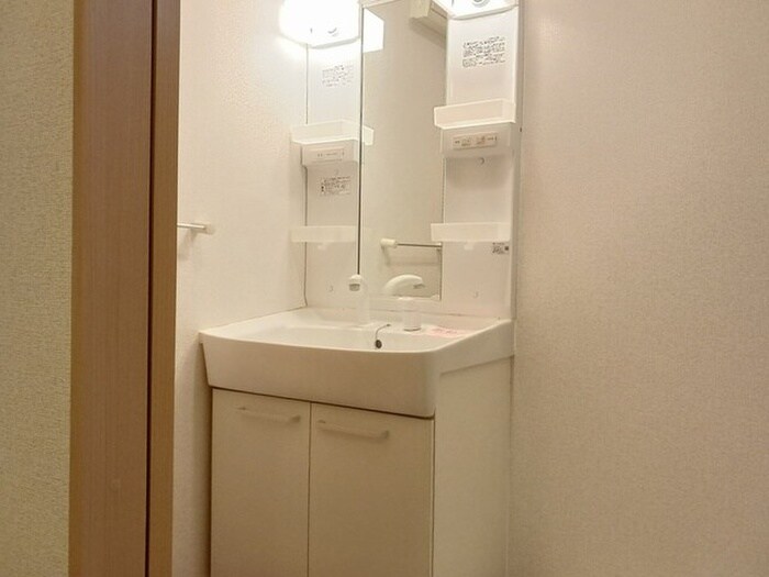 物件内観写真8　(洗面)