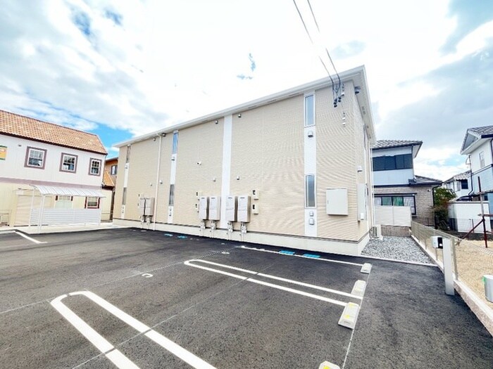 物件外観写真2　(駐車場)