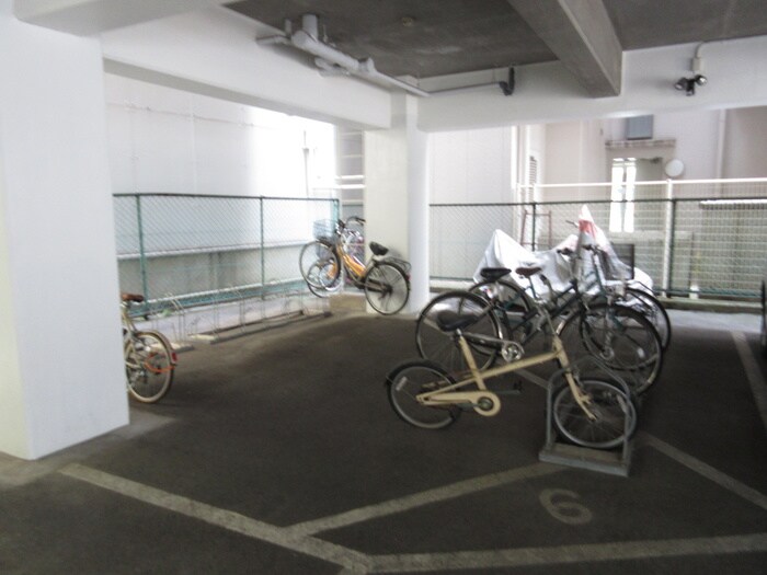 物件外観写真3　(駐輪場)