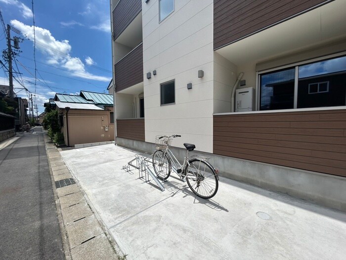 物件外観写真6　(駐輪場)