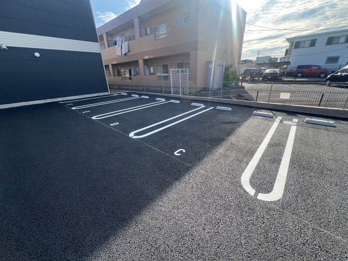 物件外観写真3　(駐車場)