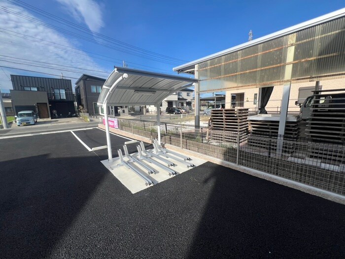 物件外観写真4　(駐輪場)