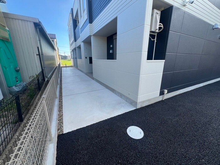 物件外観写真5　(エントランス部分)