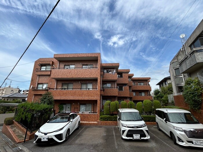 物件外観写真1　(駐車場)