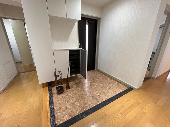物件内観写真7　(玄関)