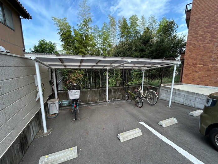 物件外観写真6　(駐輪場)