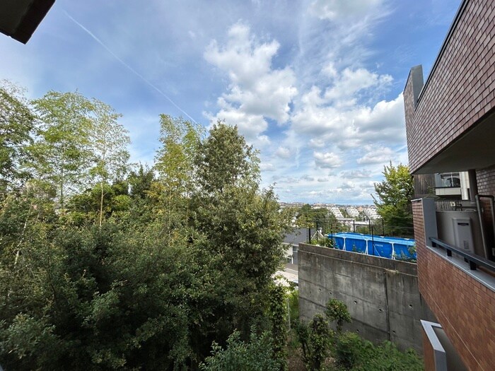 物件内観写真18　(室内からの展望)