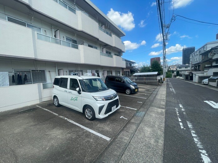 物件外観写真2　(駐車場)