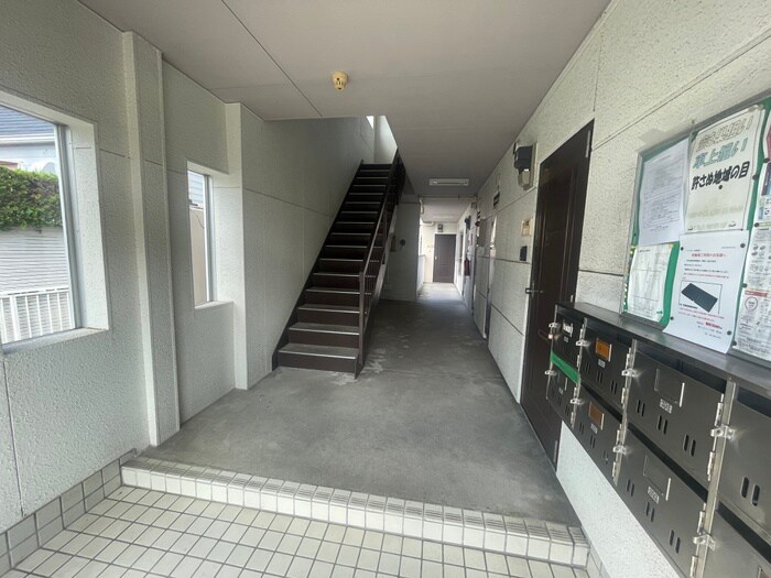 物件外観写真3　(エントランス部分)