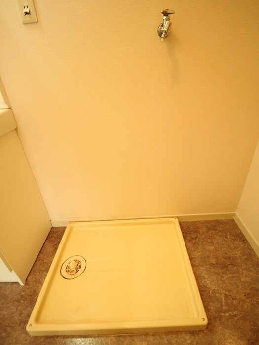 物件内観写真12　(洗濯機置場)