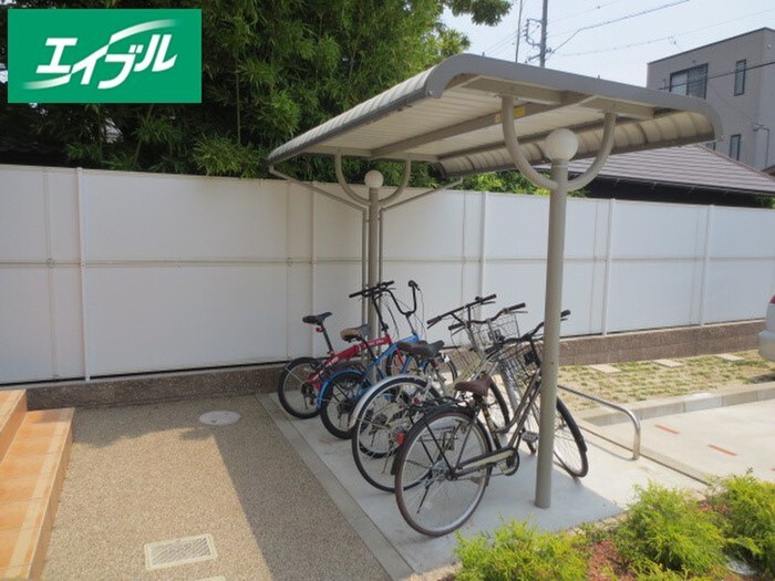 物件外観写真3　(駐輪場)