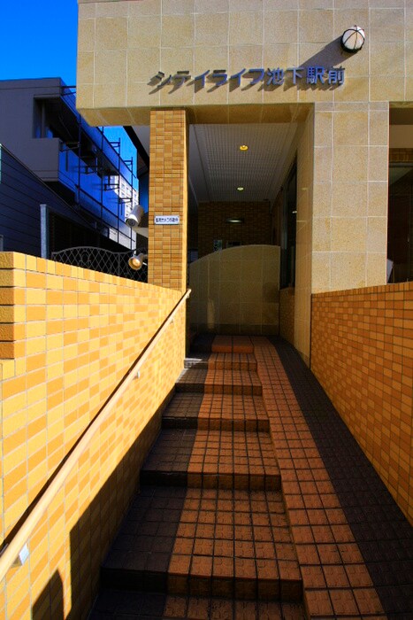 物件外観写真2　(同型モデル)