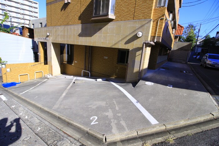 物件外観写真3　(駐車場)