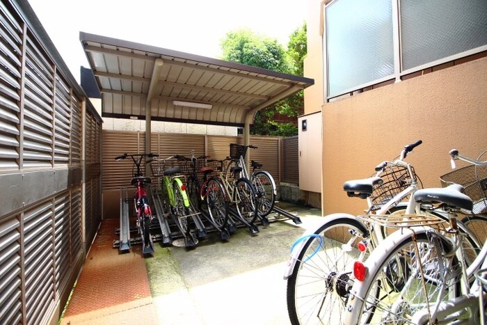 物件外観写真4　(駐輪場)