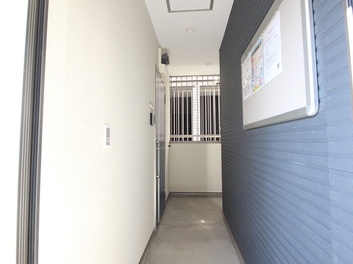 物件外観写真3　(エントランス部分)