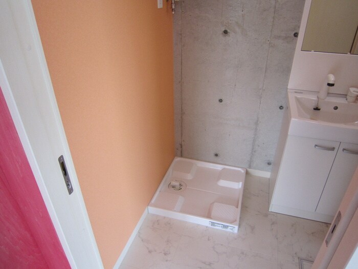 物件内観写真13　(洗濯機置場)