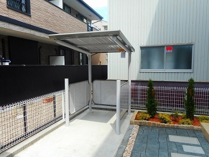 物件外観写真3　(駐輪場)