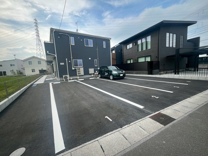 物件外観写真6　(駐車場)