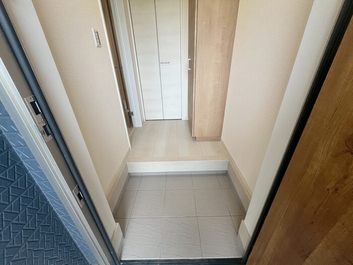 物件内観写真11　(玄関)