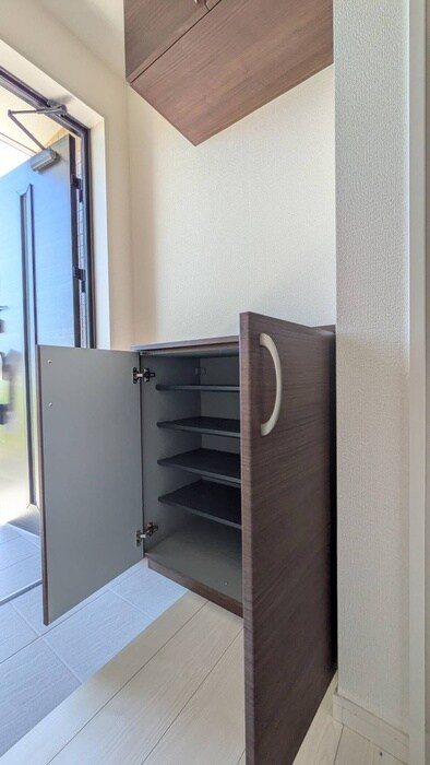 物件内観写真8　(靴箱)