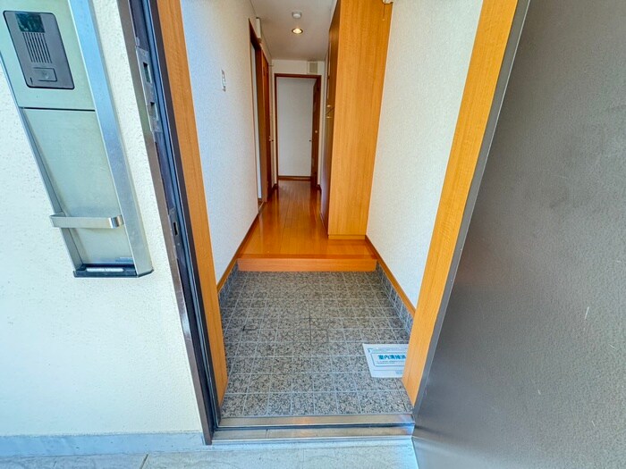 物件内観写真18　(玄関)