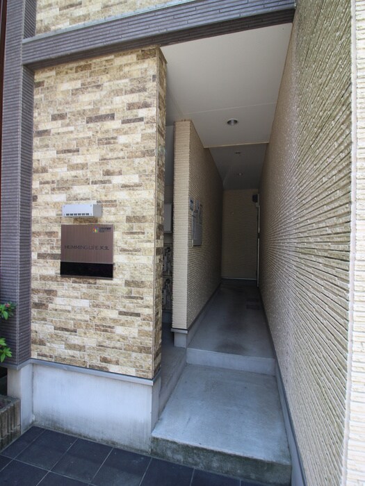 物件外観写真3　(エントランス部分)