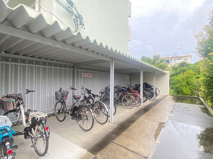 物件外観写真6　(駐輪場)