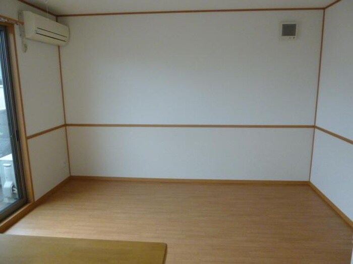 物件内観写真2　(居室)