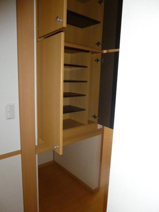 物件内観写真12　(収納)