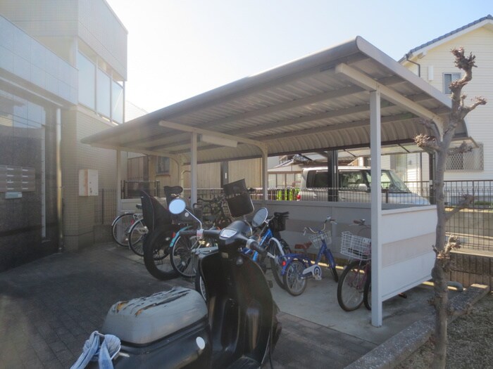 物件外観写真5　(駐輪場)