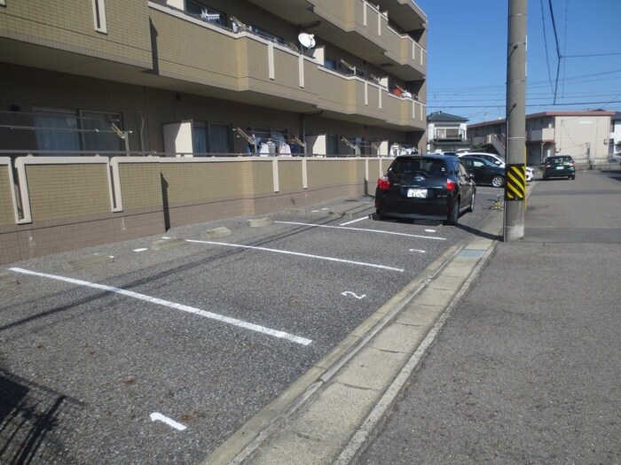 物件外観写真6　(駐車場)
