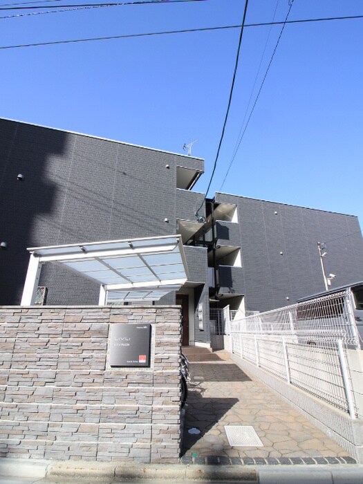 物件外観写真2　(エントランス部分)