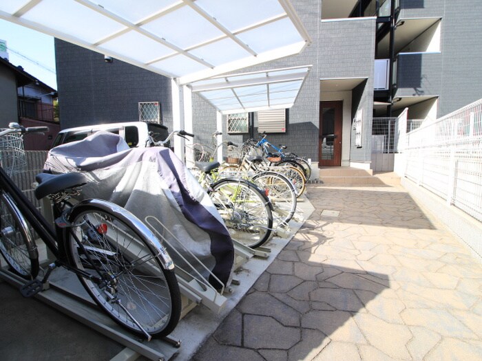 物件外観写真3　(駐輪場)