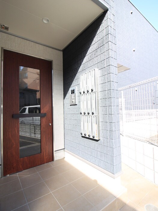 物件外観写真5　(エントランス部分)