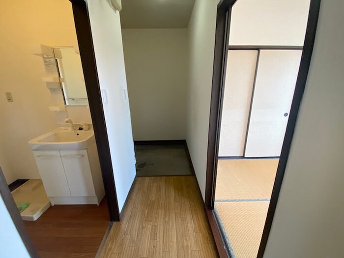 物件内観写真5　(廊下)