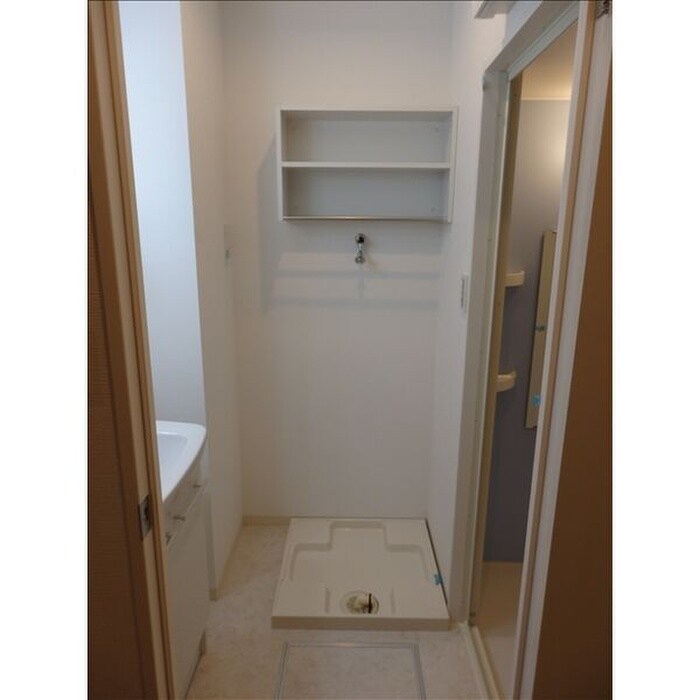 物件内観写真11　(洗濯機置場)