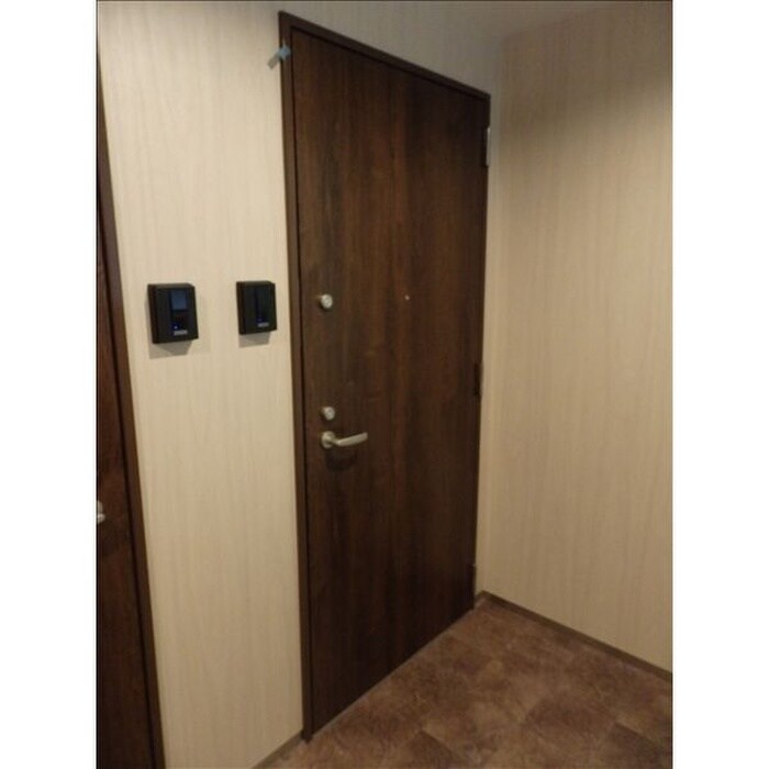 物件内観写真16　(玄関)