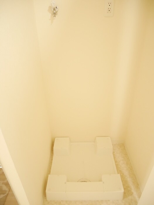 物件内観写真15　(洗濯機置場)