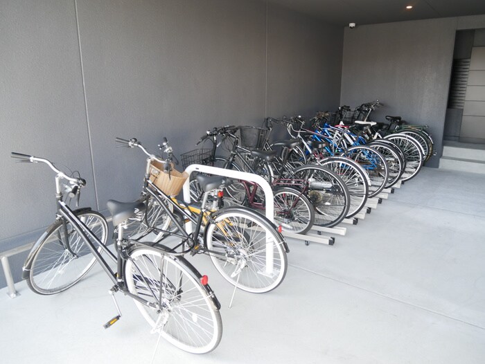 物件外観写真3　(駐輪場)