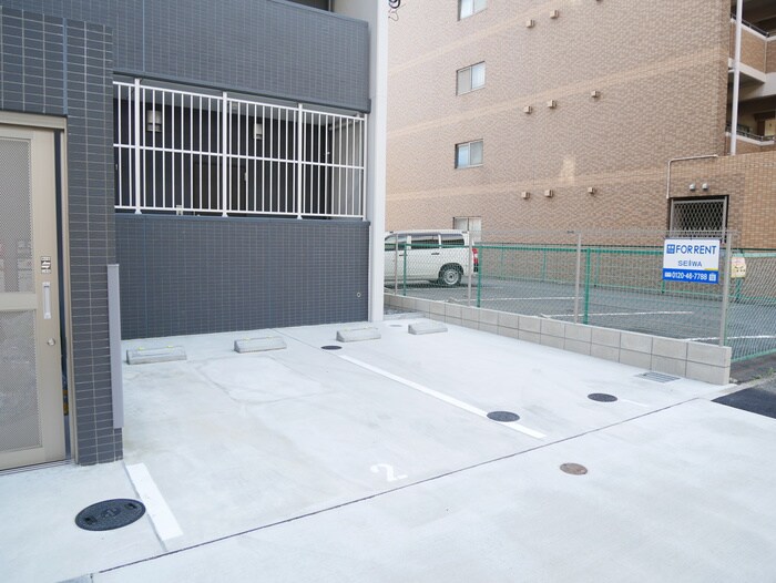 物件外観写真5　(駐車場)