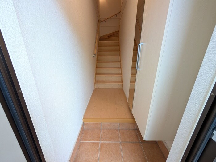 物件内観写真18　(玄関)