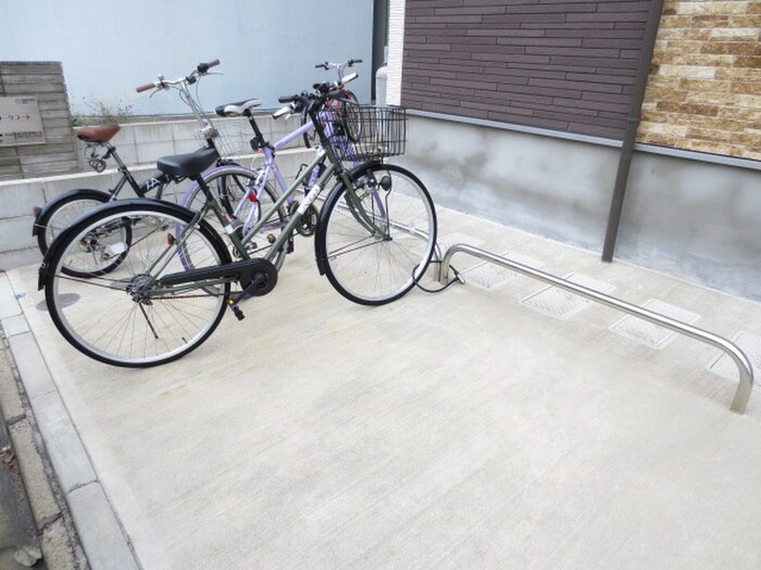 物件外観写真4　(駐輪場)