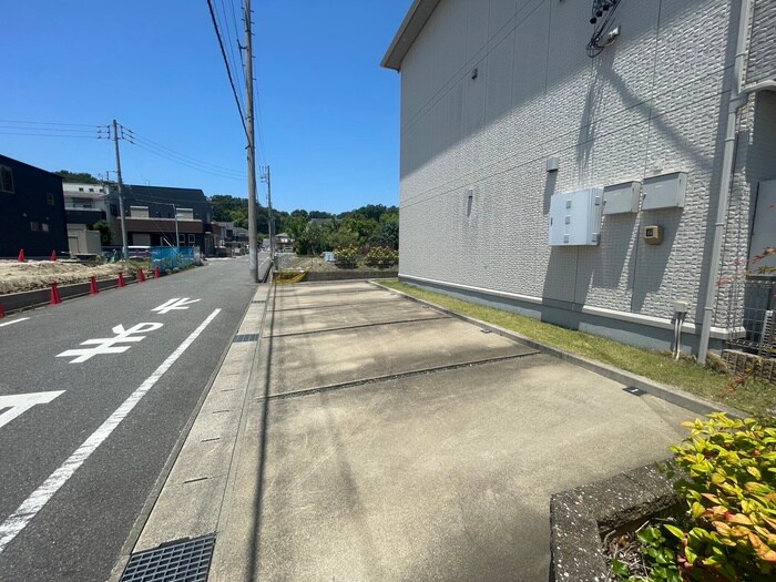 物件外観写真2　(駐車場)